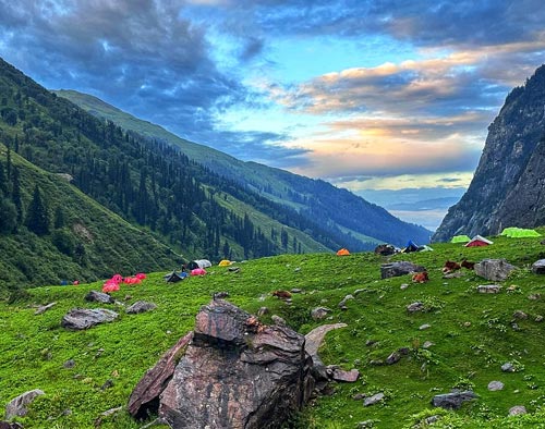 Hamta Pass Trekking Tour